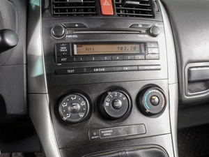 Хетчбэк Toyota Auris 2012 года, 949000 рублей, Воронеж