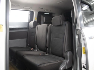 Минивэн Toyota Voxy 2010 года, 1310000 рублей, Омск