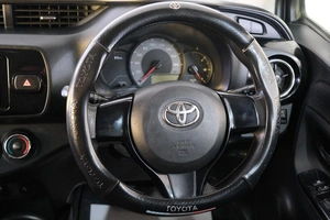 Хетчбэк Toyota Vitz 2018 года, 979000 рублей, Омск