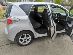 Хетчбэк Toyota Ractis 2012 года, 1150000 рублей, Красноярск