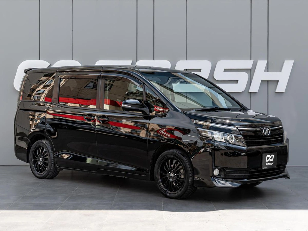 Минивэн Toyota Voxy 2017 года, 1750000 рублей, Краснодар