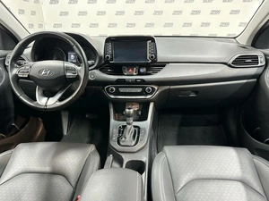 Хетчбэк Hyundai i30 2018 года, 1695200 рублей, Красноярск