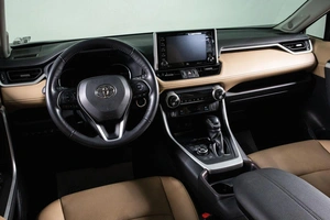 Внедорожник Toyota RAV4 2020 года, 4009000 рублей, Сургут