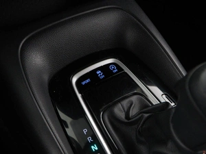 Седан Toyota Corolla 2021 года, 1998999 рублей, Москва