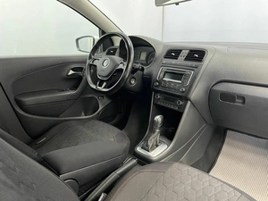 Седан Volkswagen Polo 2015 года, 845000 рублей, Красноярск