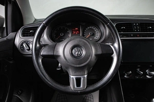 Седан Volkswagen Polo 2011 года, 549000 рублей, Сургут