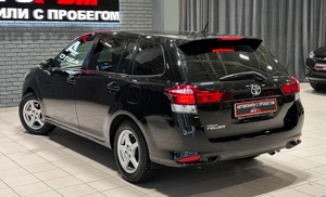 Универсал Toyota Corolla Fielder 2015 года, 1047000 рублей, Красноярск
