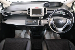 Минивэн Honda Freed 2012 года, 1169000 рублей, Омск