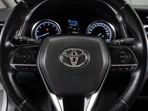 Седан Toyota Camry 2019 года, 2699000 рублей, Тюмень