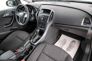 Хетчбэк Opel Astra 2014 года, 749000 рублей, Красноярск