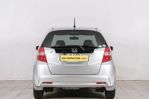 Хетчбэк Honda Fit 2011 года, 1079000 рублей, Красноярск