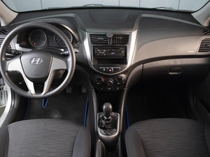 Хетчбэк Hyundai Solaris 2015 года, 780000 рублей, Омск