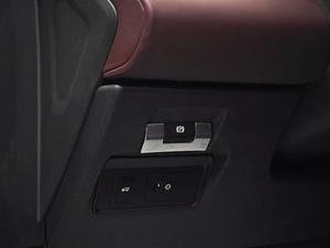 Внедорожник Land Rover Range Rover Evoque 2021 года, 4700000 рублей, Красноярск