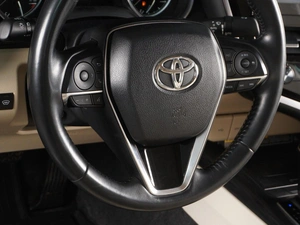 Седан Toyota Camry 2021 года, 3685000 рублей, Красный Пахарь