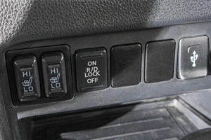 Пикап Mitsubishi L200 2016 года, 1999000 рублей, Барнаул
