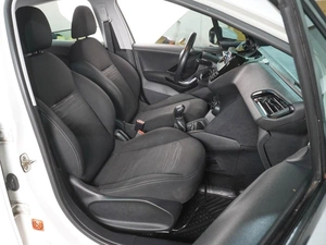 Хетчбэк Peugeot 208 2013 года, 629000 рублей, Воронеж