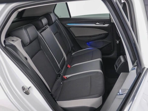 Хетчбэк Volkswagen Golf 2022 года, 2974444 рублей, Москва