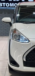Минивэн Toyota Sienta 2018 года, 1498000 рублей, Красноярск