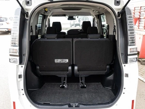 Минивэн Toyota Voxy 2019 года, 2100000 рублей, Краснодар