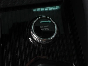 Внедорожник Geely Monjaro 2023 года, 3129000 рублей, Красный Пахарь