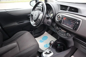 Хэтчбек Toyota Yaris 2012 года, 1200000 рублей, Мирное
