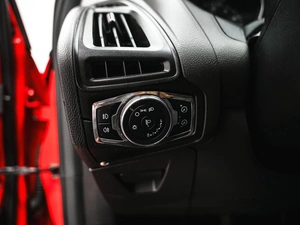 Хетчбэк Ford Focus 2012 года, 679000 рублей, Красноярск