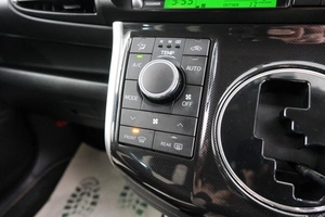 Минивэн Toyota Wish 2016 года, 1899000 рублей, Красноярск