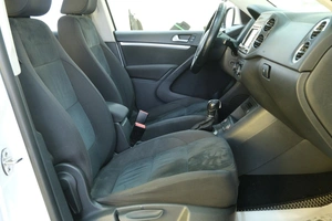 Внедорожник Volkswagen Tiguan 2012 года, 1319000 рублей, Омск