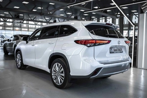 Внедорожник Toyota Highlander 2022 года, 8999000 рублей, Москва