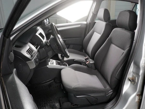 Седан Opel Astra 2013 года, 880000 рублей, Красный Пахарь