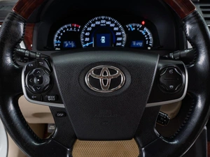 Седан Toyota Camry 2012 года, 1699000 рублей, Тюмень