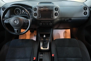 Внедорожник Volkswagen Tiguan 2015 года, 1849000 рублей, Омск