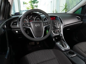 Седан Opel Astra 2013 года, 615000 рублей, Тверь