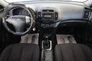 Седан Hyundai Elantra 2010 года, 759000 рублей, Омск