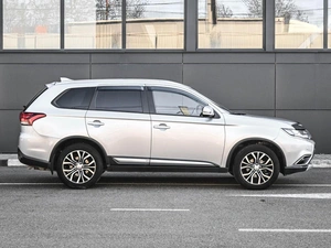 Внедорожник Mitsubishi Outlander 2018 года, 2329000 рублей, Кирилловка