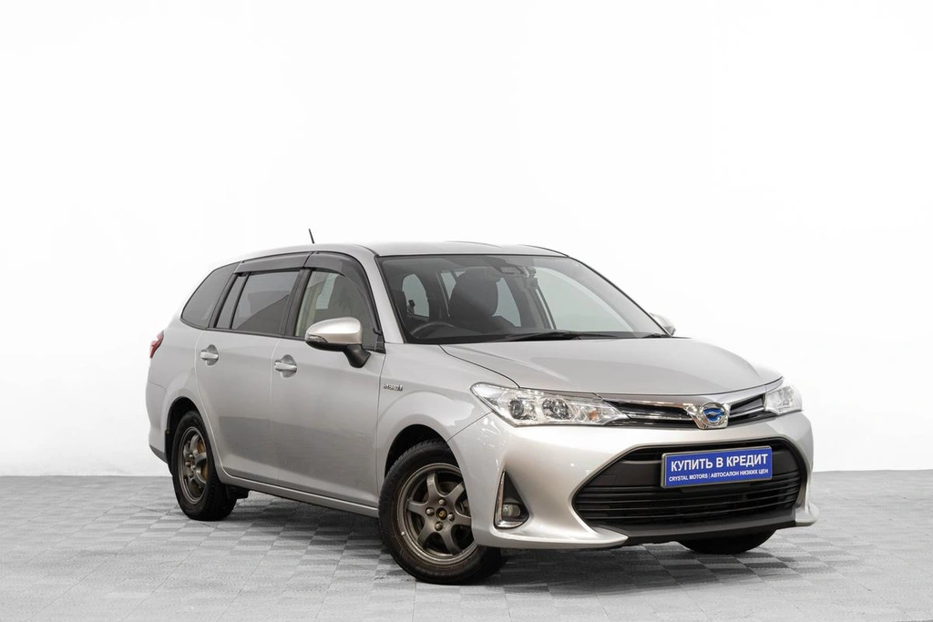 Универсал Toyota Corolla Fielder 2018 года, 1569000 рублей, Барнаул
