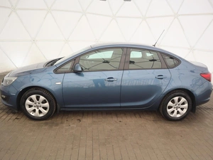 Седан Opel Astra 2014 года, 955000 рублей, Орёл