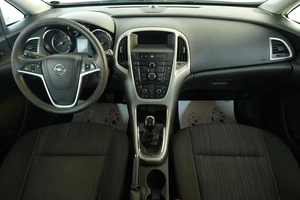 Хетчбэк Opel Astra 2012 года, 919000 рублей, Омск