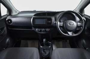Хетчбэк Toyota Vitz 2018 года, 1199000 рублей, Новосибирск