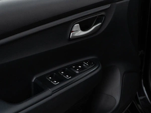 Хетчбэк Kia Rio X-Line 2018 года, 1372444 рублей, Москва