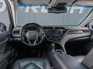 Седан Toyota Camry 2019 года, 2899000 рублей, Сургут