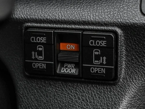 Минивэн Toyota Sienta 2018 года, 1829000 рублей, Кирилловка