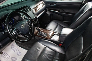 Седан Toyota Camry 2017 года, 2039000 рублей, Сургут