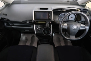 Минивэн Toyota Wish 2012 года, 1599000 рублей, Омск