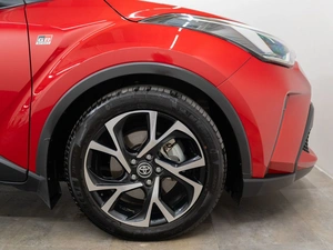 Внедорожник Toyota C-HR 2019 года, 2050000 рублей, Красноярск