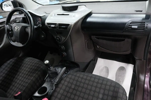 Хетчбэк Toyota iQ 2009 года, 899000 рублей, Омск