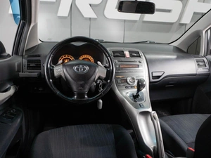 Хетчбэк Toyota Auris 2007 года, 599000 рублей, Тюмень
