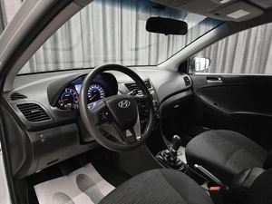 Седан Hyundai Solaris 2015 года, 800000 рублей, Красноярск