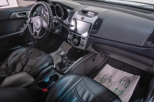 Седан Kia Cerato 2010 года, 699000 рублей, Томск