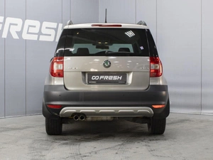 Внедорожник Skoda Yeti 2012 года, 860000 рублей, Омск